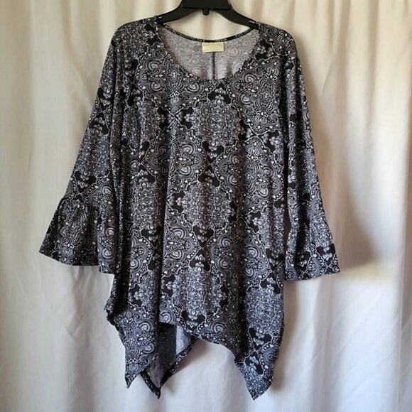 Bobbie Brooks 1X Pullover Top Plus black white flutter sleeves asymmetrical hem - Picture 1 of 8